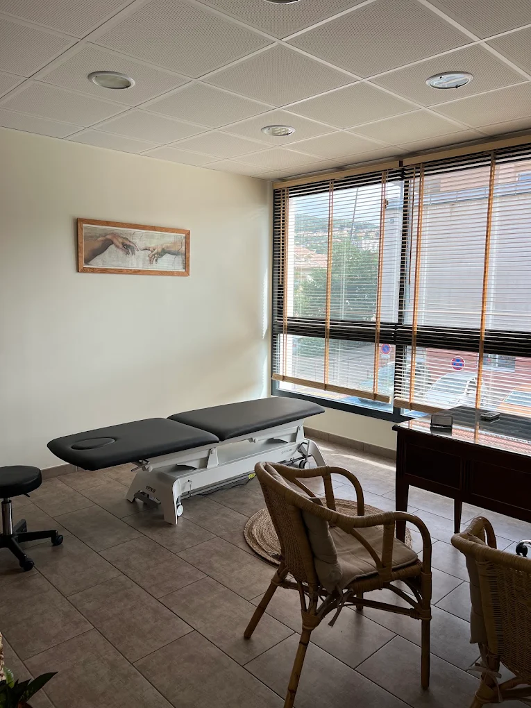 Salle de consultation du cabinet d'ostéopathie à Draguignan